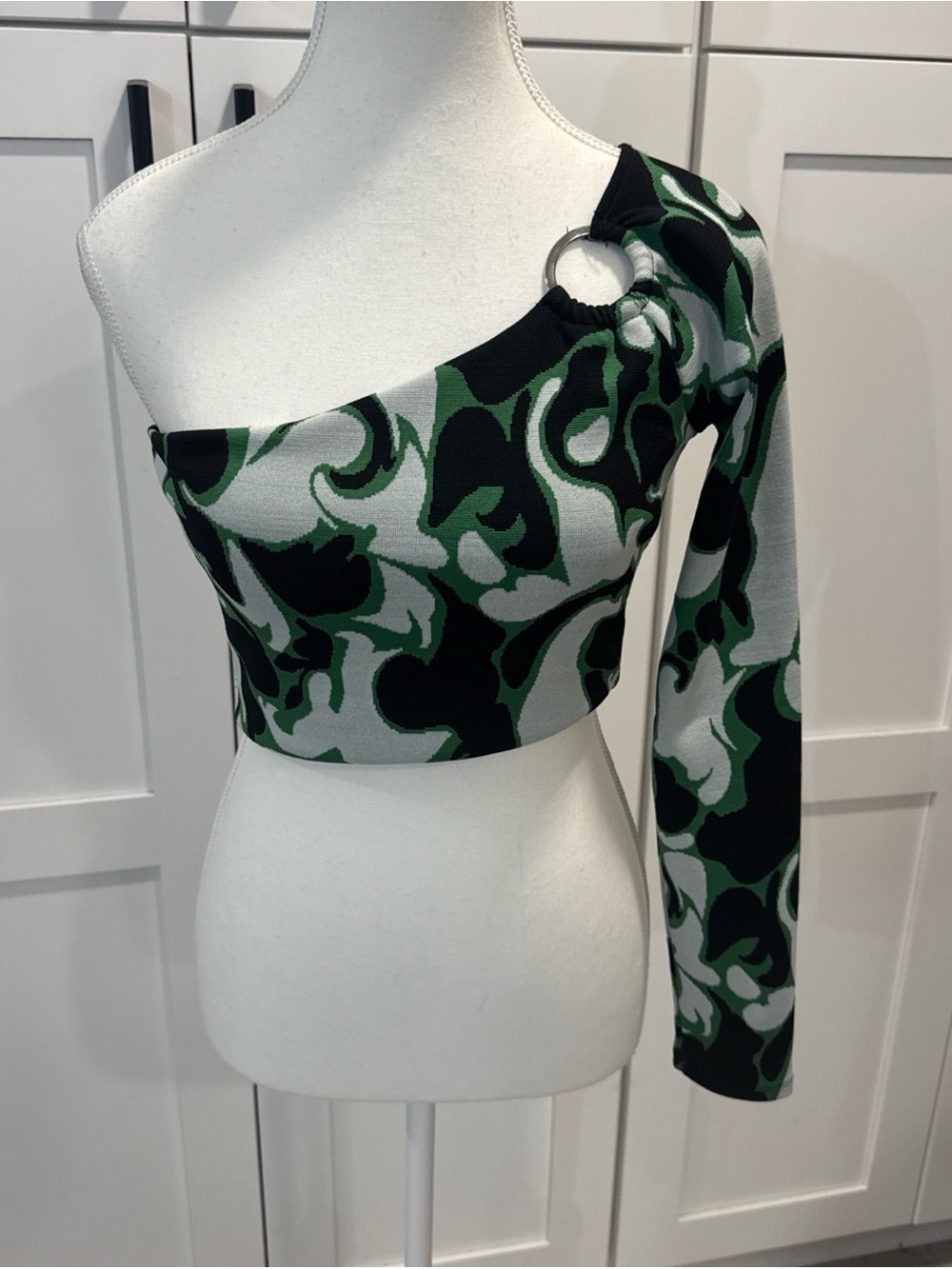 NWT Zara Asymmetric One-Shoulder Green patterned stretch Knit crop Top M